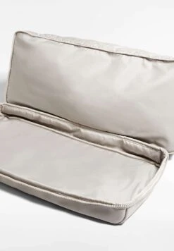 Oysho Padded Technical - Borsa Per Lo Sport - Beige -Oysho Negozio 068319f7b0fa4bc49f6af9832f3e5936