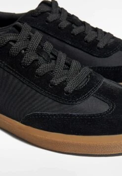 Oysho Sneakers BasseBlack Donna Sneakers OY111A0CH-Q11 -Oysho Negozio 0c0cbe82c0884dd2b33dd9d2f1aa23a3