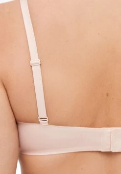 Oysho Invisible Laser Cut Halter Style Reggiseno A TriangoloPink Donna Intimo OY181A0SI-J11 -Oysho Negozio 1026d7b2b40246529b9e1a14acce966f