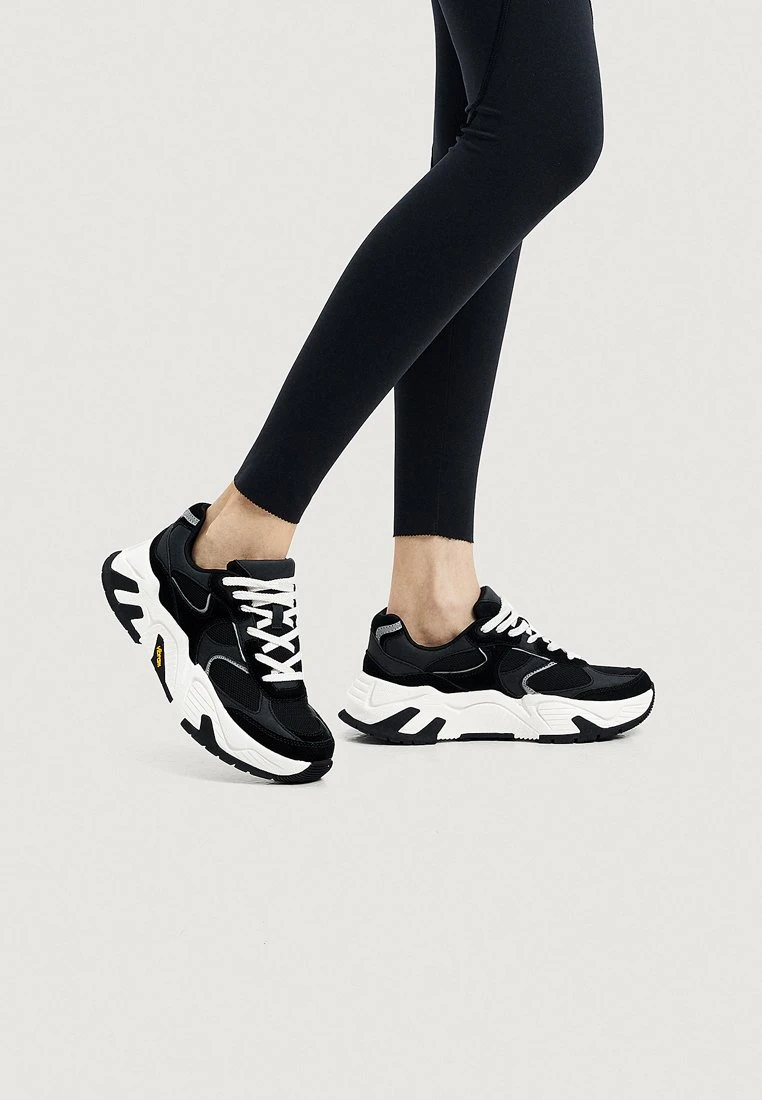 Oysho Sneakers BasseBlack Donna Sneakers OY141A01R-Q11 3 Oysho Sneakers BasseBlack Donna Sneakers OY141A01R-Q11