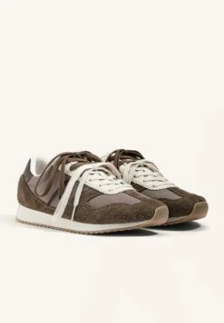 Oysho RUNNING-STYLE WITH COMBINED SPLIT - Sneakers Basse - Brown -Oysho Negozio 2ade4a46c098402b91ca547022444d4c