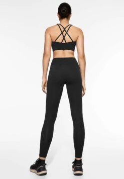 Oysho Strappy Back - Reggiseno Sportivo Con Sostegno Medio - Black -Oysho Negozio 5bcf2394cb214270a153d2a6e964f659