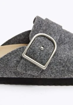 Oysho BuckledCiabattineGrey Donna Ciabatte E Zoccoli OY111A0CK-C11 -Oysho Negozio 5c103f564e554fbaa7fb5fbb2333ae21