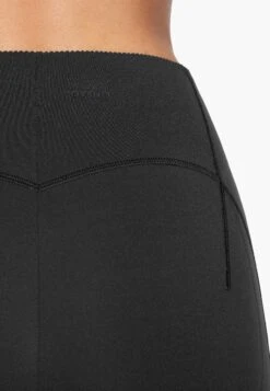 Oysho Compressive Raise Up 10 Cm - Shorts - Black -Oysho Negozio 6dd3f3c732264b65bc366dfde9548995
