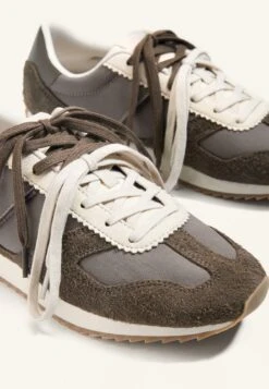 Oysho RUNNING-STYLE WITH COMBINED SPLIT - Sneakers Basse - Brown -Oysho Negozio 7c088b4d08f7443e887f636c4bbaca3a