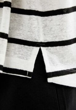 Oysho StripeT-Shirt Con StampaBlack Donna T-shirt E Top OY121D06W-Q11 -Oysho Negozio 902c20b4b53e4c93afbc04720e4e6dca