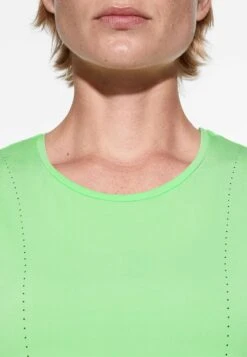 Oysho Cropped Microperforated Technical Sleeveless- Top - Light Green -Oysho Negozio 9ae6d52d489340e9a09271de0261114a