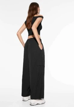 Oysho Asymmetrical RuchedTopBlack Donna T-shirt E Top OY121D07A-Q11 -Oysho Negozio b3202780e91840a99e65943db3a2f91d