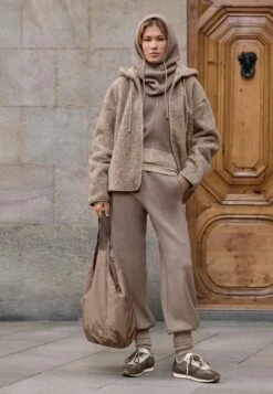 Oysho RUNNING-STYLE WITH COMBINED SPLIT - Sneakers Basse - Brown