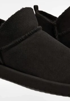 Oysho Stivali Da Neve Black Donna Stivali OY111X00L-Q11 -Oysho Negozio c14bf6be66334a9681fd324bba74a6ce