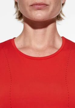 Oysho Cropped Microperforated Technical Sleeveless- Top - Red -Oysho Negozio d02bf2703e4f4ac39bc92372ff03254e