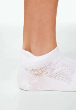 Oysho 3 Pairs Of Sports SneakerCalzeLight Green Donna Calze OY181F0RC-M11 -Oysho Negozio ef58b73fc8314c13b5fa41edc705d793