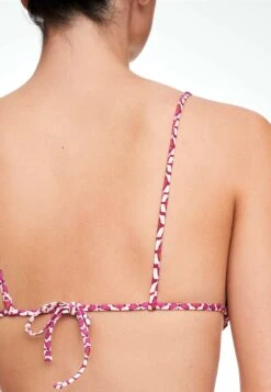 Oysho Smock Stamp Print TriangleBikini Pezzo SopraNeon Pink Donna Moda Mare OY181E00F-J11 12 Oysho Smock Stamp Print TriangleBikini Pezzo SopraNeon Pink Donna Moda Mare OY181E00F-J11 -Oysho Negozio f7bb9ca1a4684fa3b32715103b374bb9