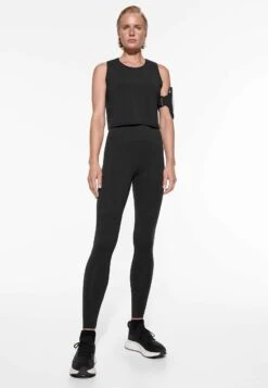 Oysho Cropped Microperforated Technical Sleeveless TopBlack Donna T-shirt E Top OY141D097-Q11 -Oysho Negozio fb83c0f49b0043d3bb4f3899edccf141