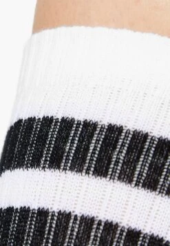 Oysho Stripe Sports ClassicCalzeBlack Donna Calze OY181F0RG-Q11 -Oysho Negozio fbc721f294b84c9fb1c1ed912a61692a